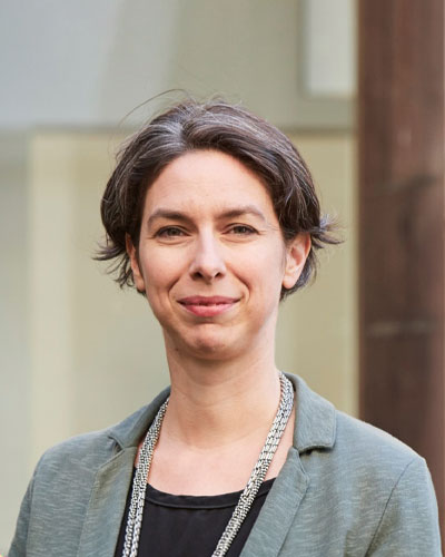 Dr. Ana Helman